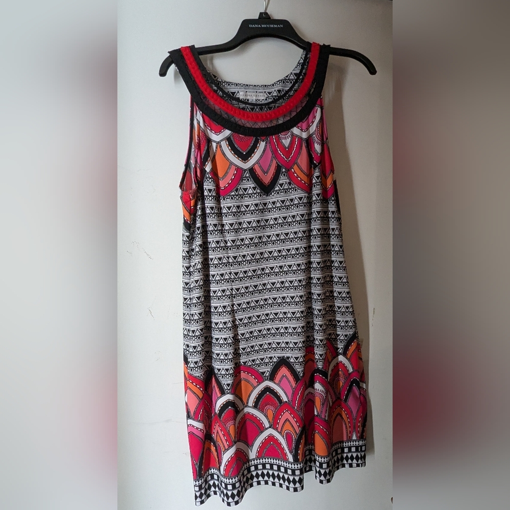 Sandra Darren cute dress high neck super flattering silky material